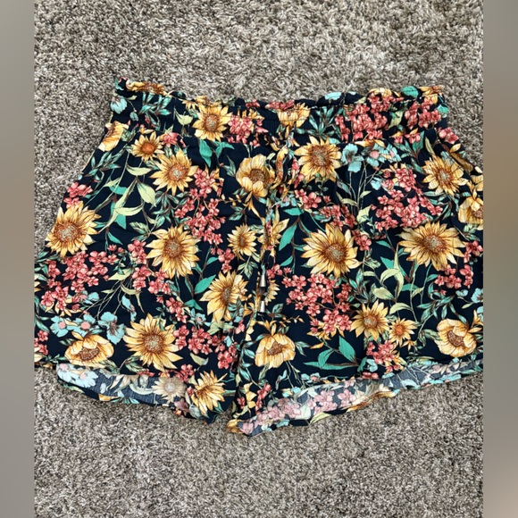 Floral Women's Shorts Set of 2 - Picture 2 of 7